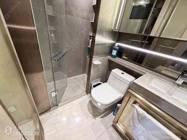 Sai Ying Pun - King's Hill 01