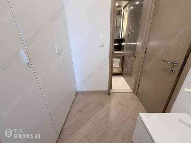 Sai Ying Pun - King's Hill 04