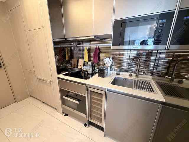 Sai Ying Pun - King's Hill 06