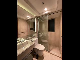Wan Chai - The Avenue Phase 1 Block 5 03