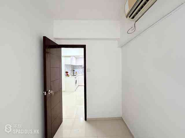 Wan Chai - Hennessy Road Court 03