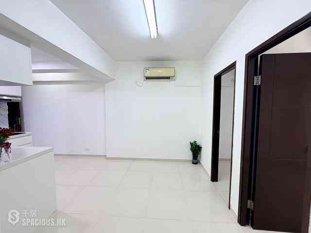Wan Chai - Hennessy Road Court 05