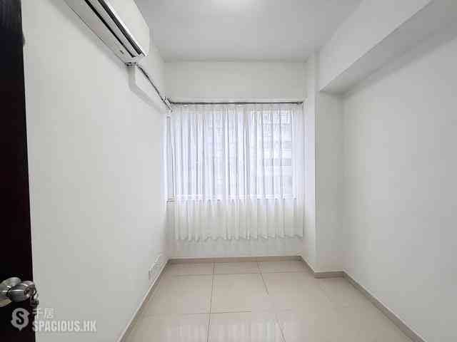 Wan Chai - Hennessy Road Court 06