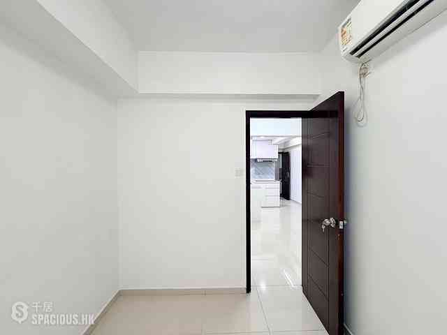 Wan Chai - Hennessy Road Court 07