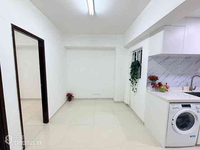 Wan Chai - Hennessy Road Court 08