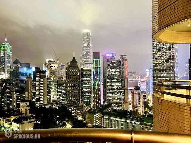 Central - The Royal Court 01