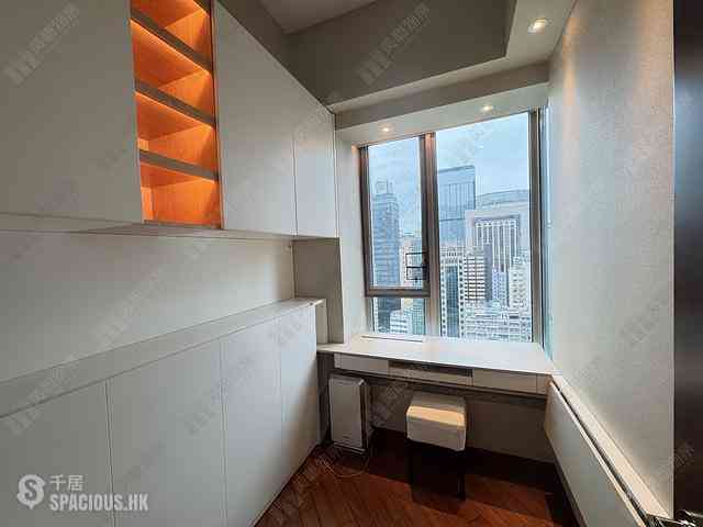 Wan Chai - The Avenue Phase 2 Block 1 02