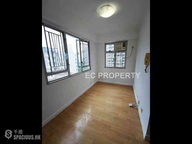 Wan Chai - Luckifast Building 03