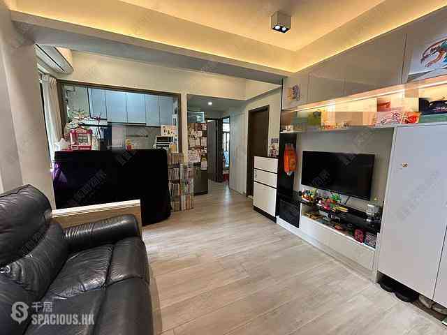 Sai Ying Pun - True Light Building 01