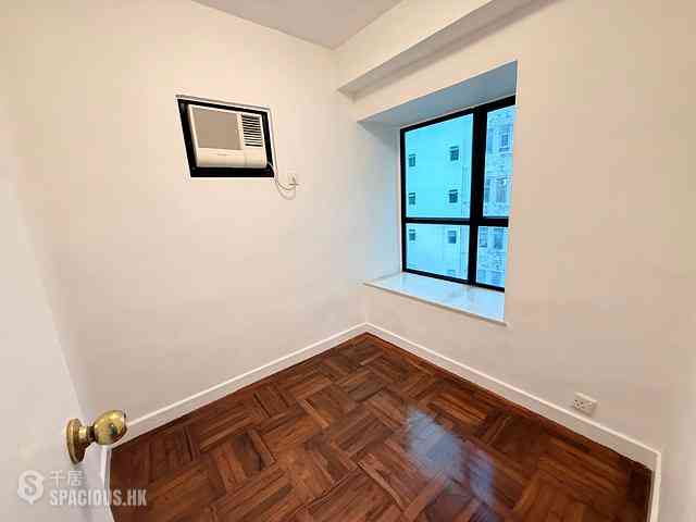 Wan Chai - Pinnacle Building 04