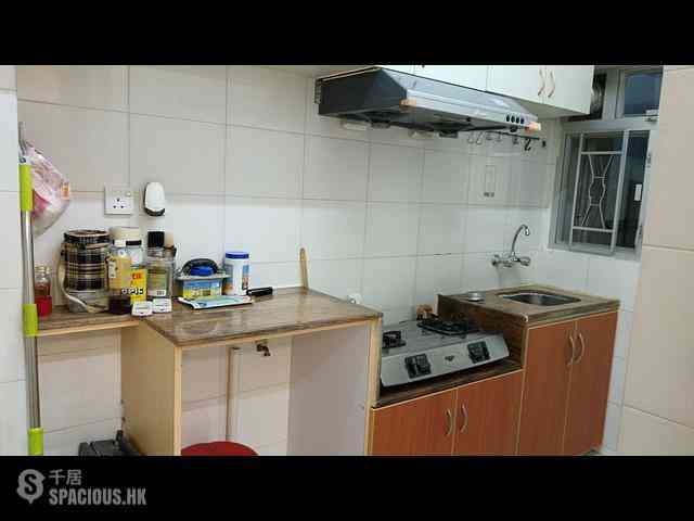 Kennedy Town - Luen Hing Apartments 05
