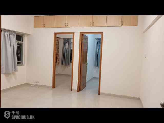 Kennedy Town - Luen Hing Apartments 01