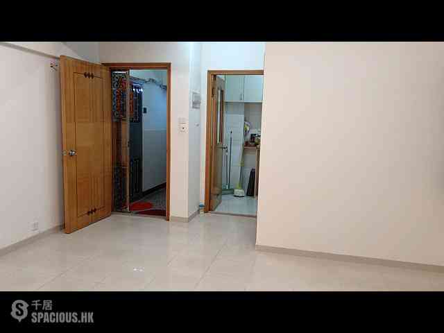 Kennedy Town - Luen Hing Apartments 02