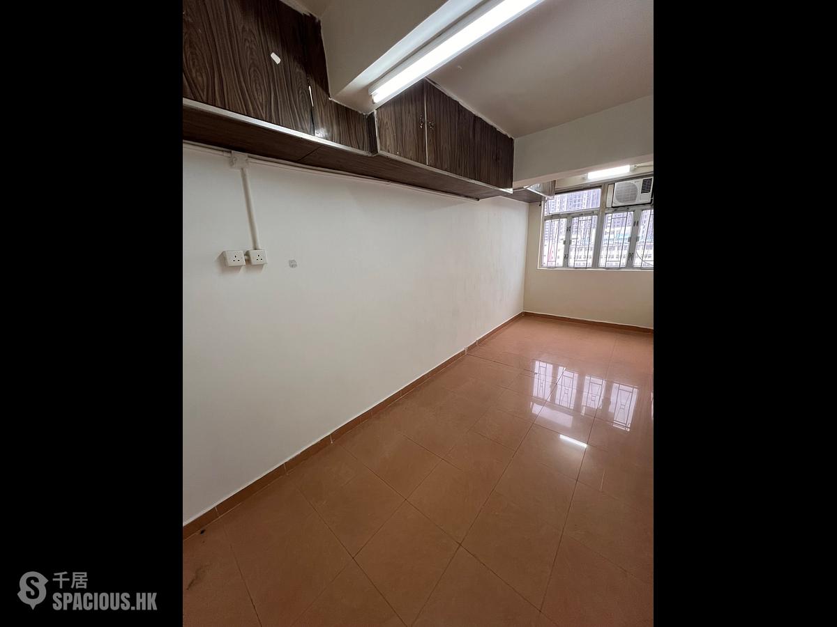 Mong Kok - Wah Tak Building 01