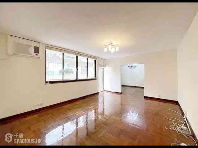 Happy Valley - Antonia House 04