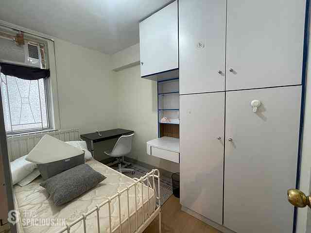 Sai Ying Pun - Fook Moon Building 04