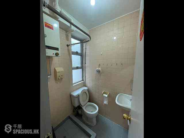 Sai Ying Pun - Fook Moon Building 07
