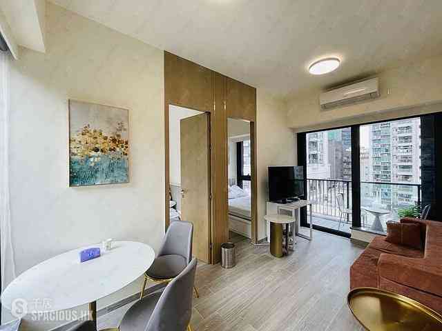 Sai Ying Pun - The Queens 01