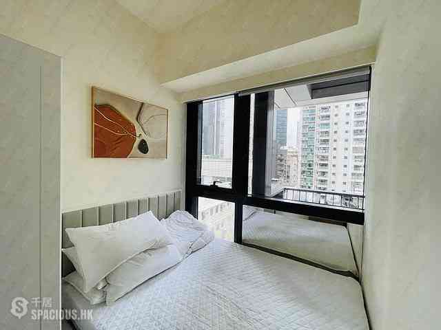 Sai Ying Pun - The Queens 03