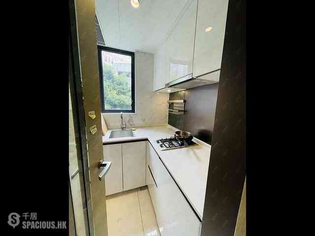 Sai Ying Pun - The Queens 06