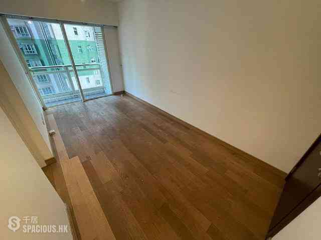 Soho - Centrestage 03