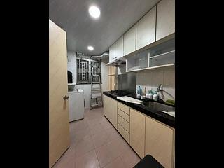 Mid Levels West - Sung Ling Mansion 12