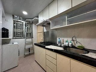 Mid Levels West - Sung Ling Mansion 13