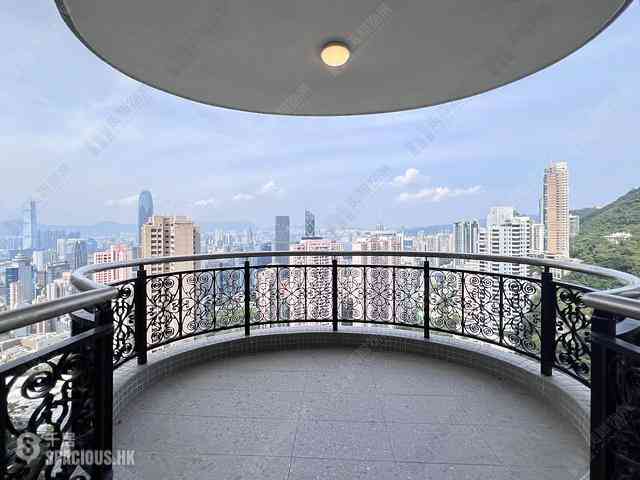 Mid Levels Central - Clovelly Court 01