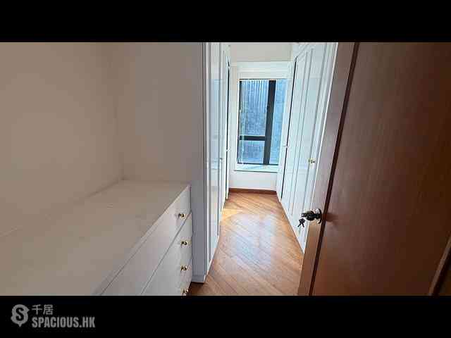 Mid Levels Central - The Harbourview 06