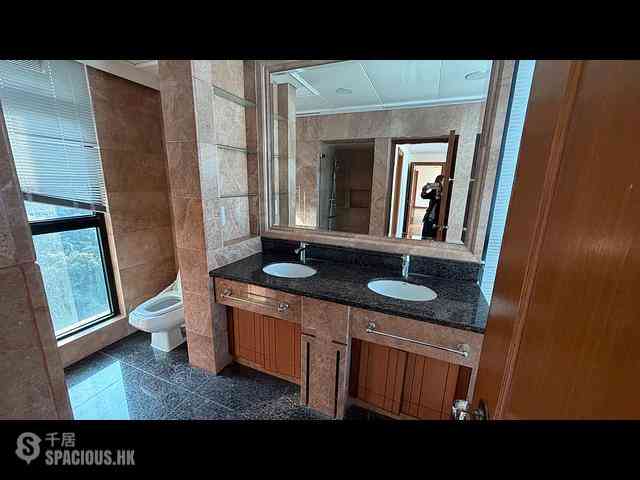 Mid Levels Central - The Harbourview 07