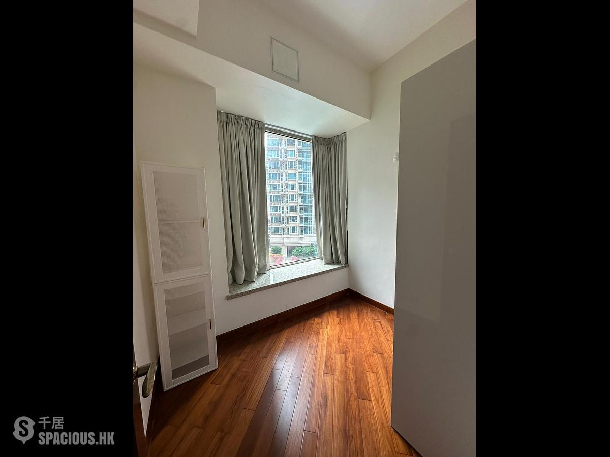 Wan Chai - The Avenue 01