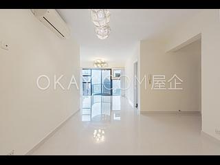 Mid Levels Central - Elegant Terrace 02