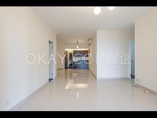 Mid Levels Central - Elegant Terrace 04