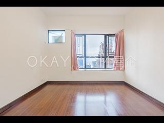 Mid Levels Central - Elegant Terrace 05