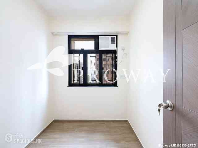 Mid Levels Central - On Fung Building 07