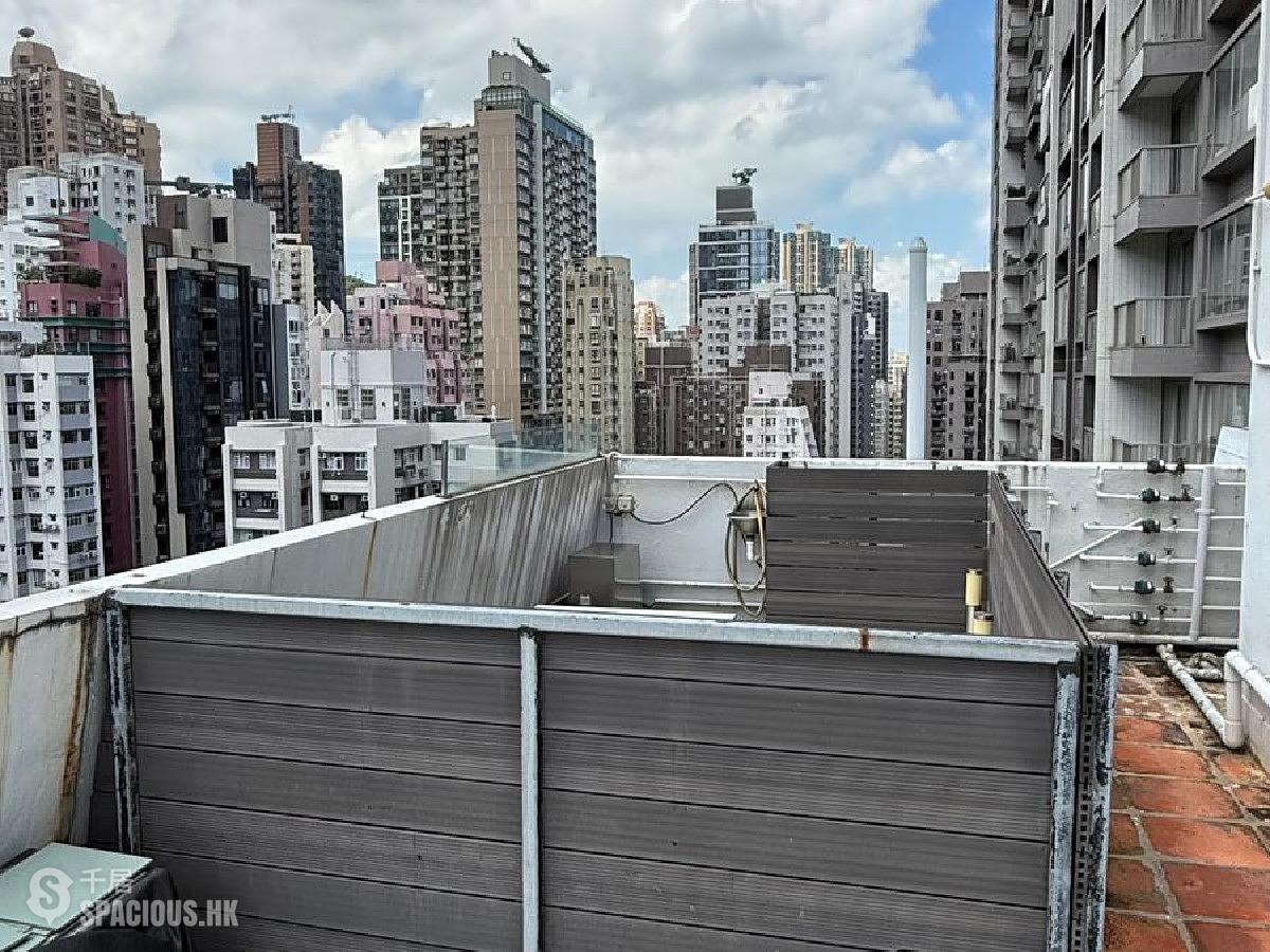 Sai Ying Pun - Tung Cheung Building 01