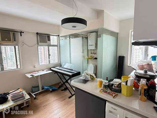 Sai Ying Pun - Tung Cheung Building 02