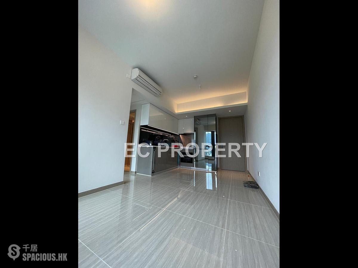 Wong Chuk Hang - The Southside Phase 1 Southland Tower 2A 01