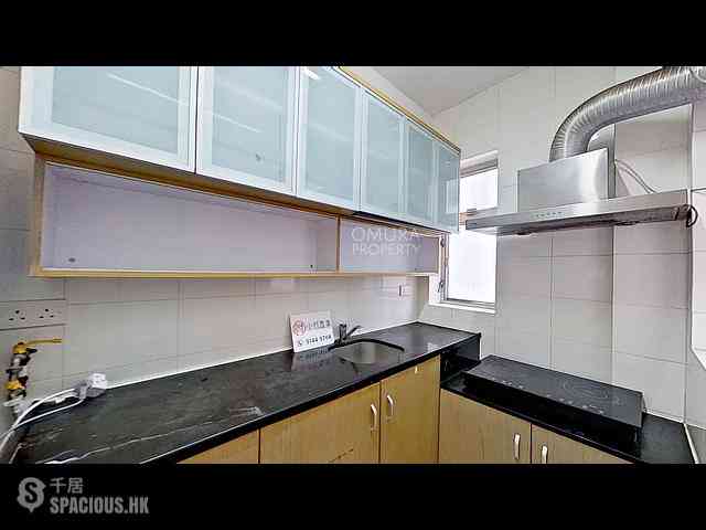Shau Kei Wan - Pak Ling Mansions 13