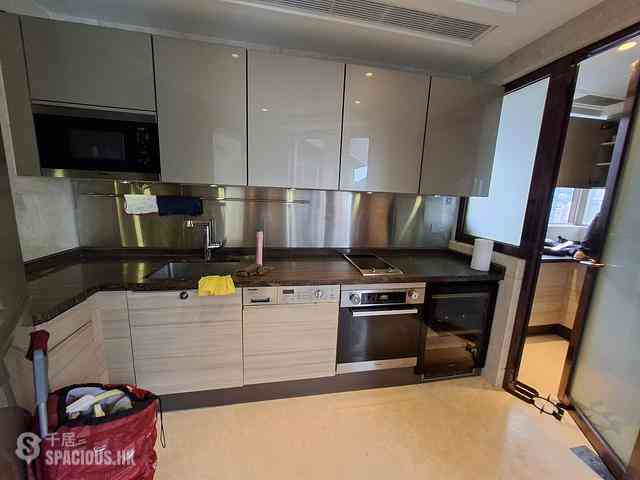 Kennedy Town - Cadogan 06