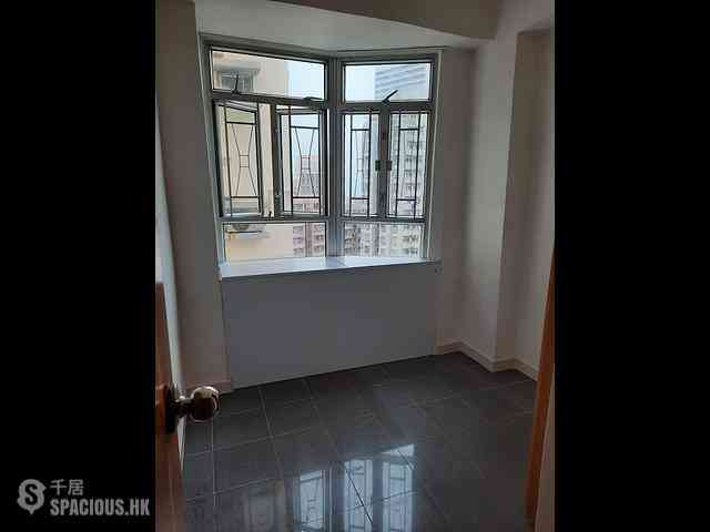 Sai Ying Pun - Yuk Ming Towers Block 2 04