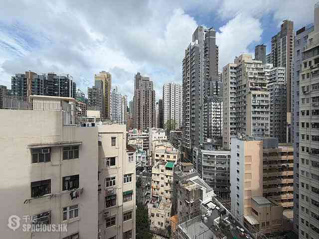 Sai Ying Pun - Fu Moon Building 05