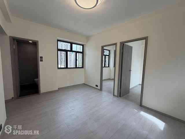 Sai Ying Pun - Fu Moon Building 03
