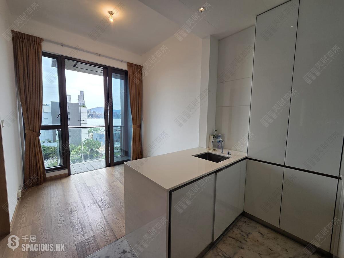 Wan Chai - The Gloucester 01