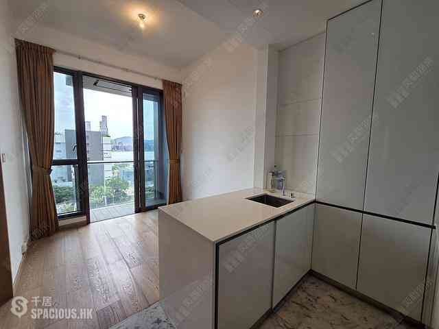 Wan Chai - The Gloucester 01