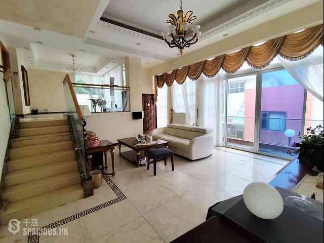 The Peak - Sunshine Villa 01