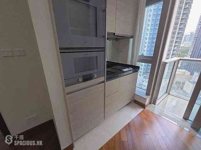 Wan Chai - The Avenue Phase 2 04