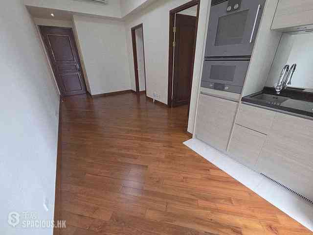 Wan Chai - The Avenue Phase 2 03