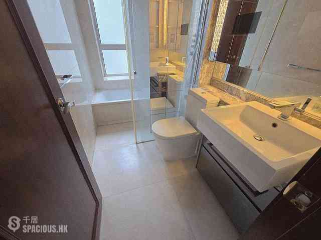 Wan Chai - The Avenue Phase 2 11