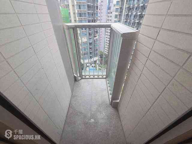 Wan Chai - The Avenue Phase 2 09